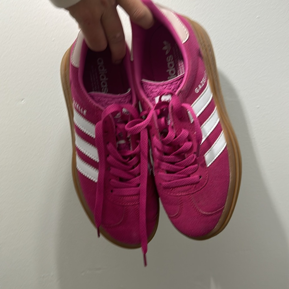 Shoes - Picture 2 of 8